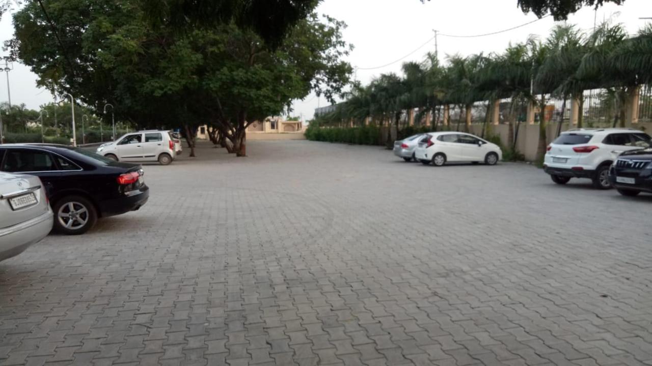 Laxmi Film City Resort Vadodara Exterior photo